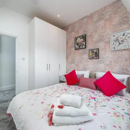 Niru Experience Royal Deluxe Appartement Londen Buitenkant foto
